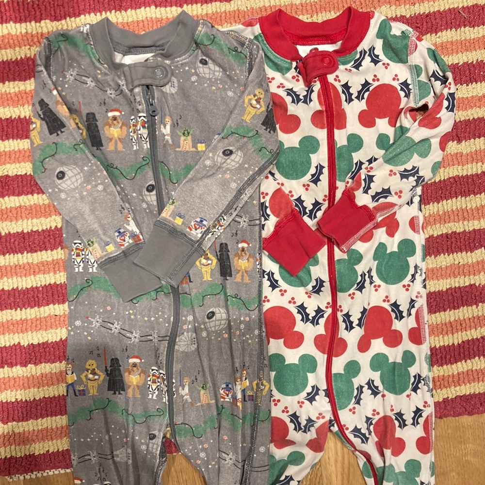 Hannah Andersson Christmas Star Wars & Disney sleeper pajamas 2t